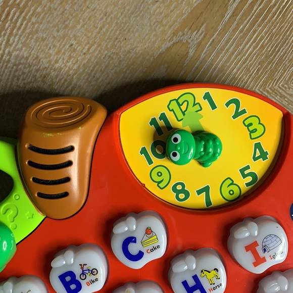 VTech Alphabet Apple in Red Kids Learning Toy - Picture 9 of 11